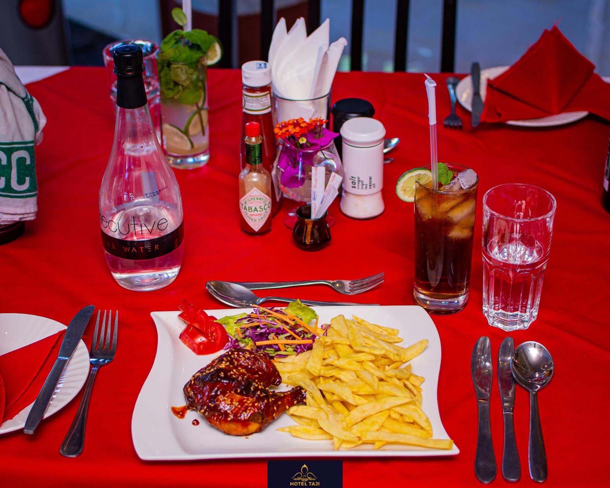 נאניוקי Hotel Taji מראה חיצוני תמונה